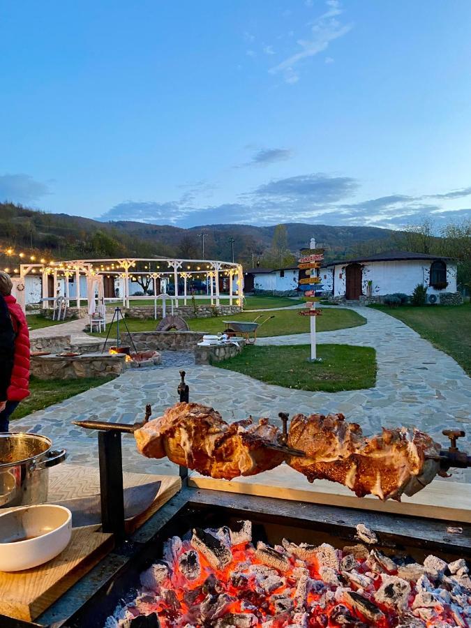 Satul Cu Flori Hotel Buzau Bagian luar foto